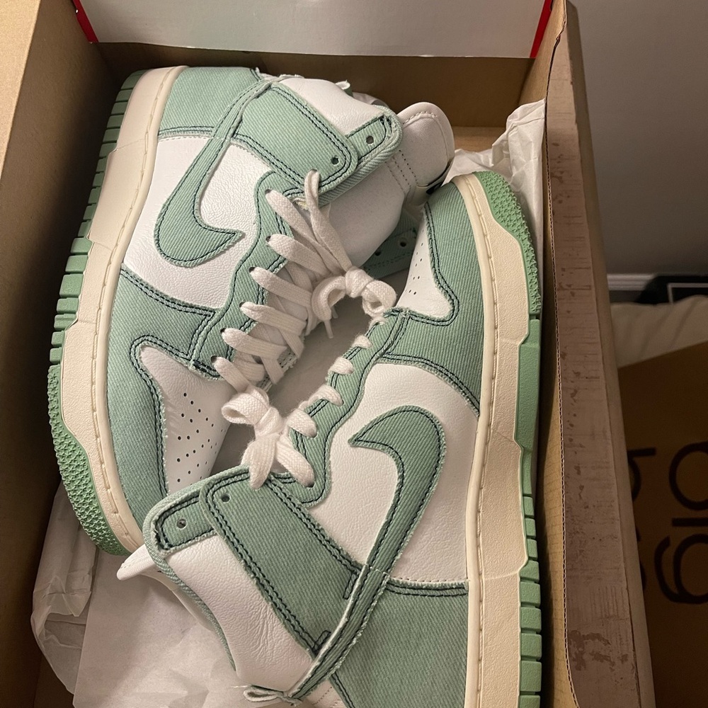 Nike Dunk Hi 1985 Enamel Green Sneakers